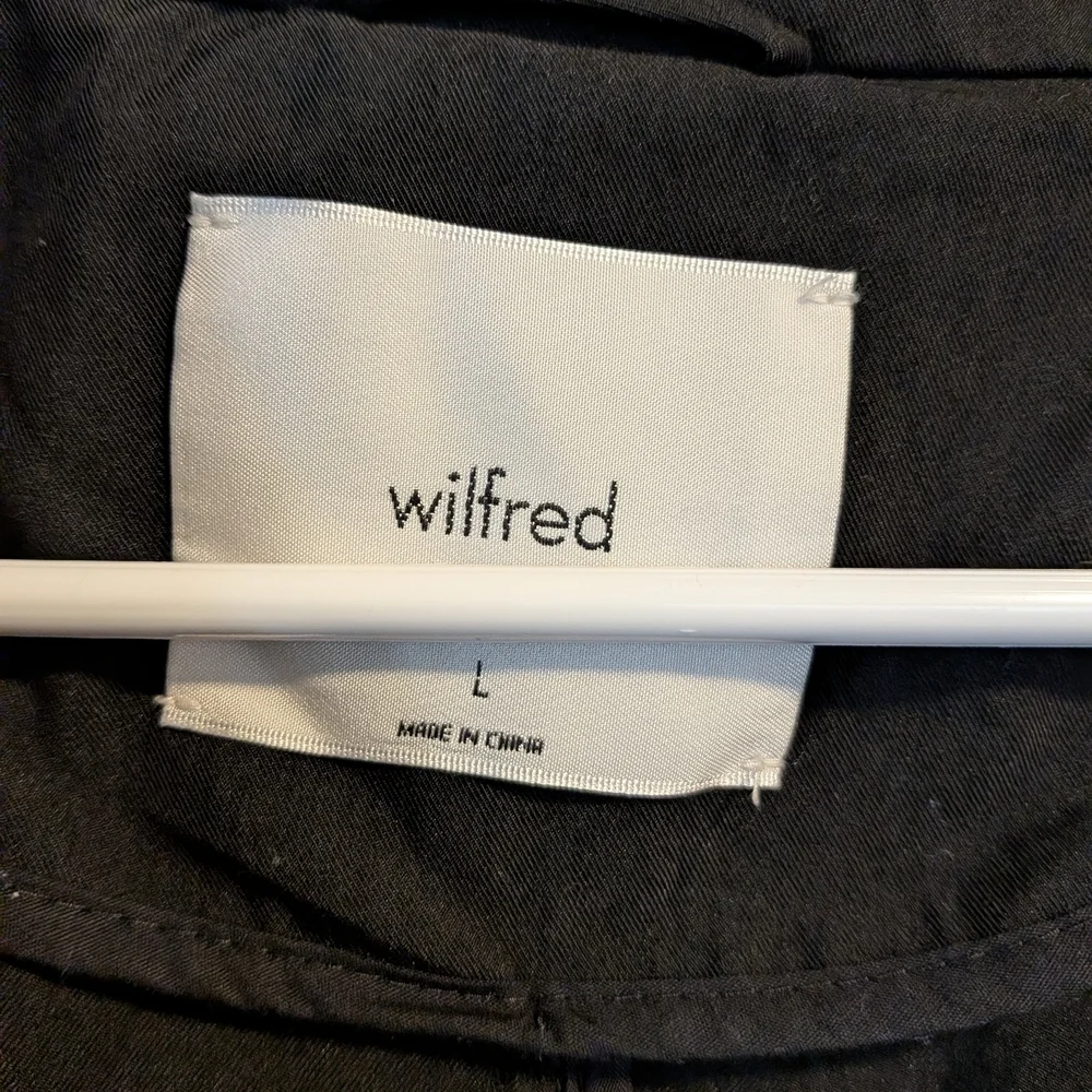 Wilfred Women's Black Trench Coat Size Large - Picture 4 of 6